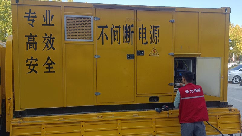 老边柴油发电机组和UPS电源配合使用时，如何避免切换过程中的电力中断？