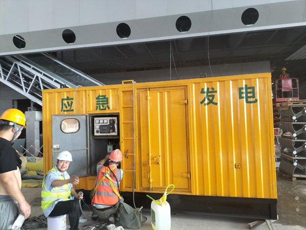 老边怎样判断空气滤清器是否需要更换？